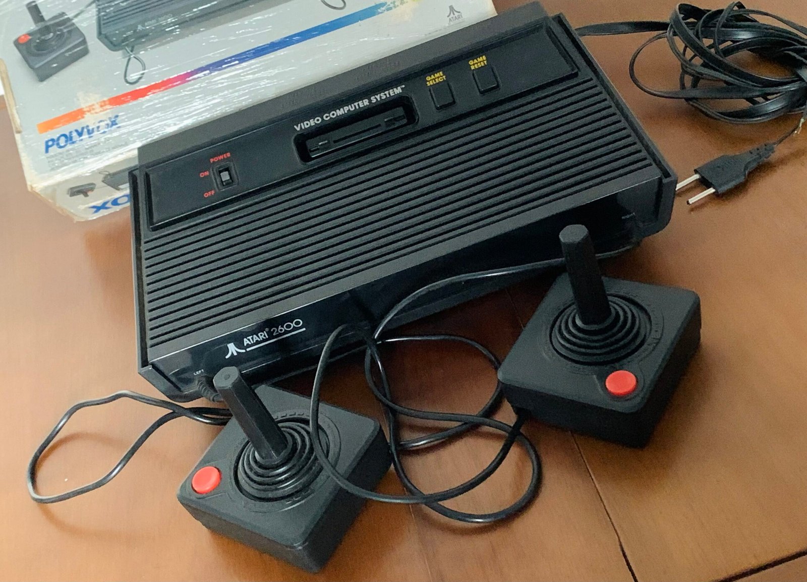 Atari 2600 é relançado no Brasil! Vale a pena comprar? - Criadores iD